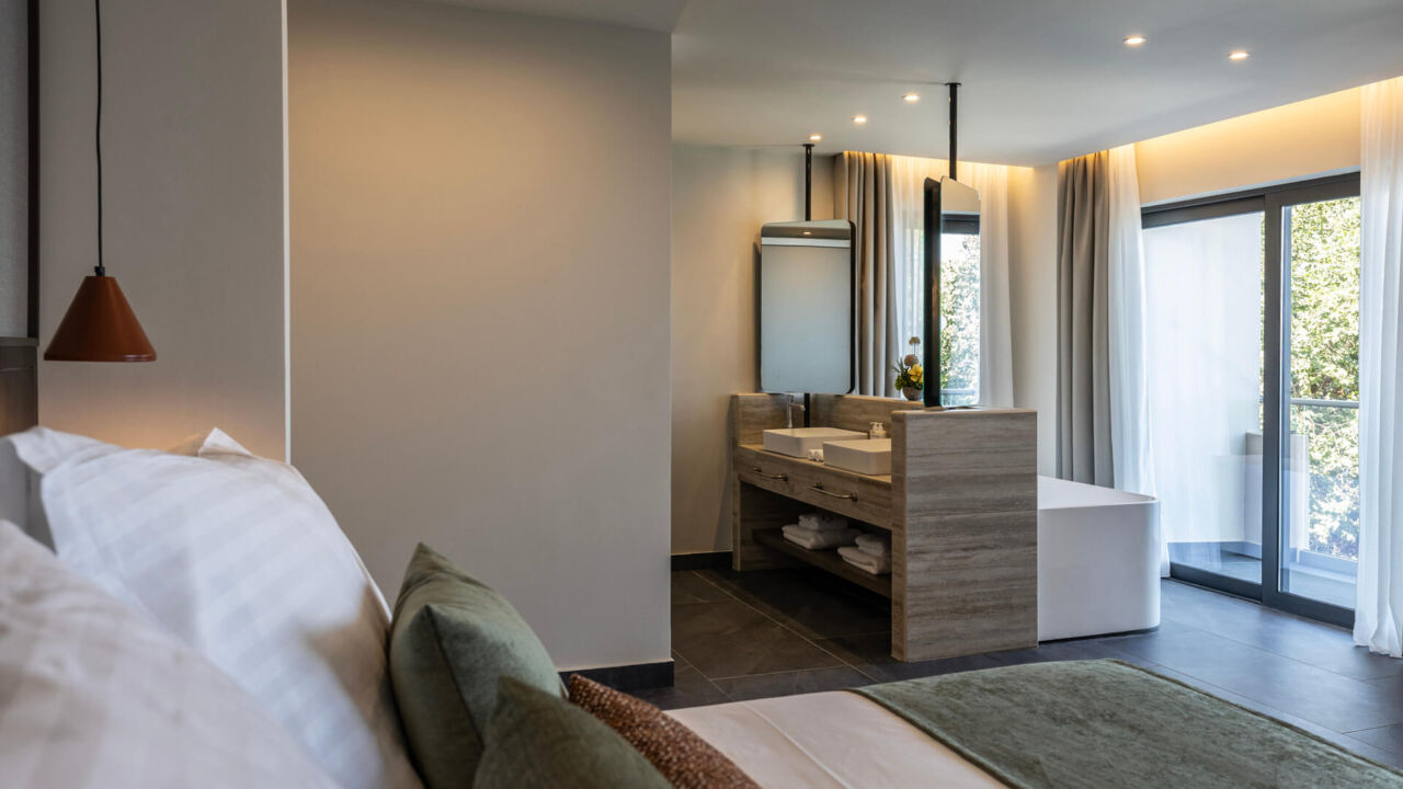 Valmar Junior Suite bedroom with jacuzzi